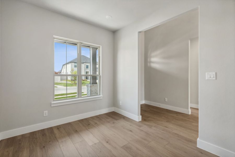 Spacious, unfurnished interior of a new home in Painted Tree Lakeside, McKinney (Image 16).