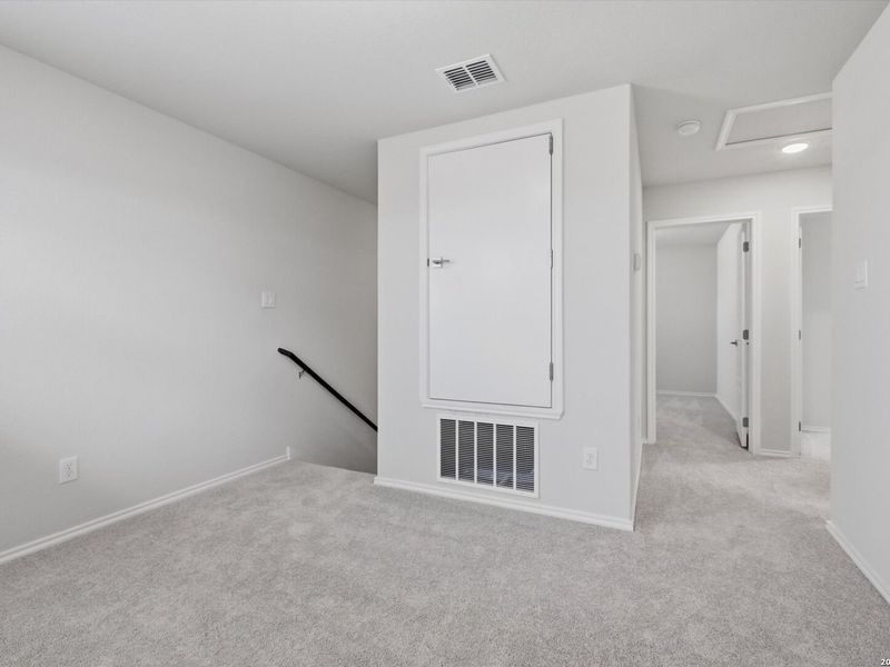 Spacious, unfurnished interior of a new home in Agave, San Antonio (Image 20).