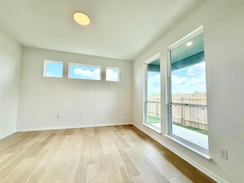 Spacious, unfurnished interior of a new home in Porter Country, Buda (Image 9). Spacious, unfurnished interior of a new home in Porter Country, Buda (Image 9).