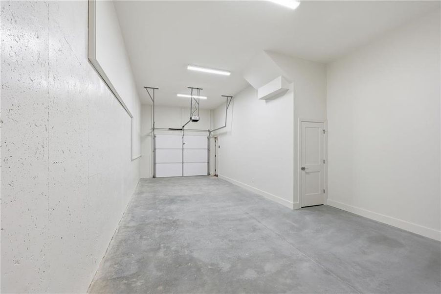 Spacious, unfurnished interior of a new home in , Gainesville (Image 29).