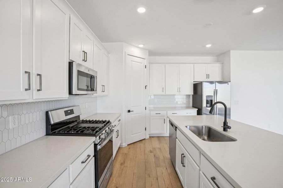 12-web-or-mls-W Bajada Rd-S1012-012