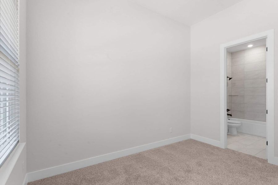 Spacious, unfurnished interior of a new home in Lariat, Liberty Hill (Image 35).