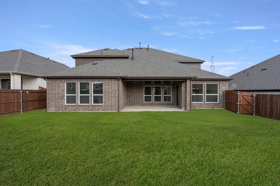 309 Loretta- Back-2 309 Loretta- Back-2