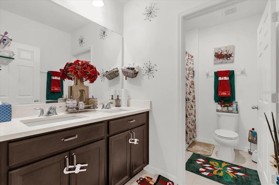 Furnished interior view inside a new home in Hammock Reserve, Haines City (Image 9).