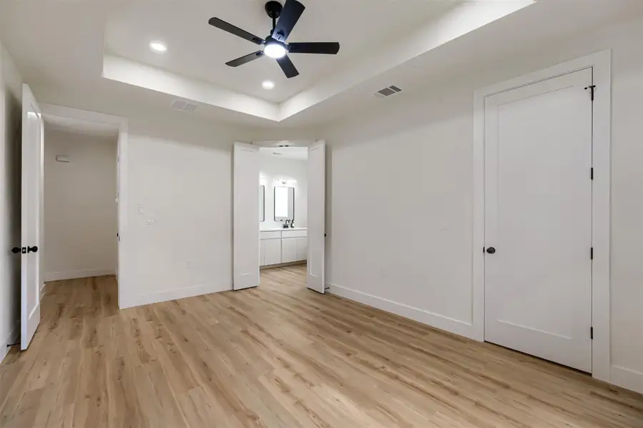 Spacious, unfurnished interior of a new home in , Bastrop (Image 23).