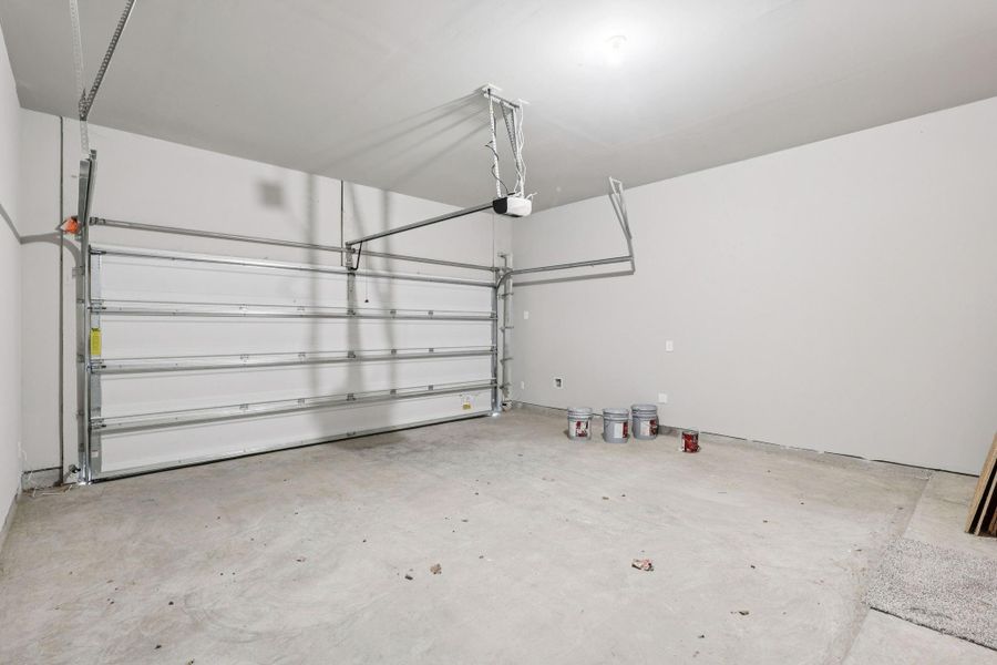 Spacious, unfurnished interior of a new home in Kemah Crossing - Luxe Series, Kemah (Image 25). Spacious, unfurnished interior of a new home in Kemah Crossing - Luxe Series, Kemah (Image 25).