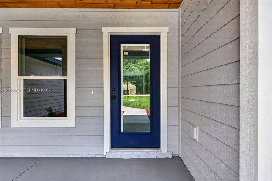 Exterior details and patio area of a home in , Dunnellon (Image 18).
