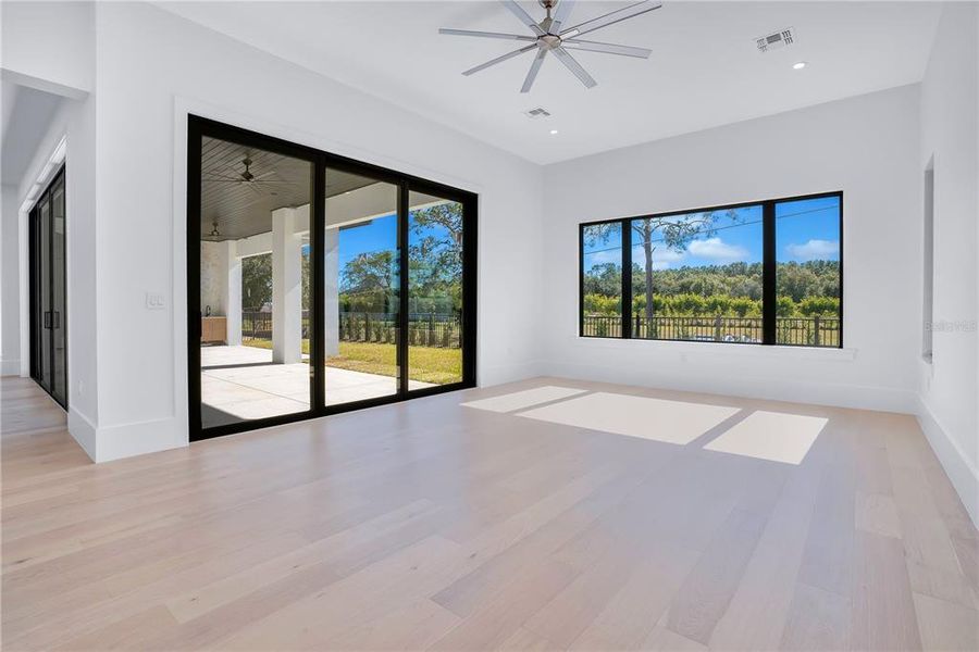 Spacious, unfurnished interior of a new home in , Orlando (Image 39).