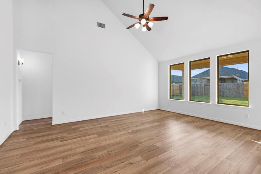 Spacious, unfurnished interior of a new home in Brookewater, Rosenberg (Image 21).