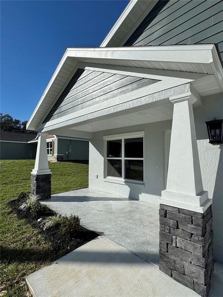 Exterior details and patio area of a home in , Dunnellon (Image 14).