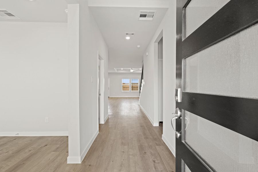 Spacious, unfurnished interior of a new home in Sunterra Lakes, Brookshire (Image 26).