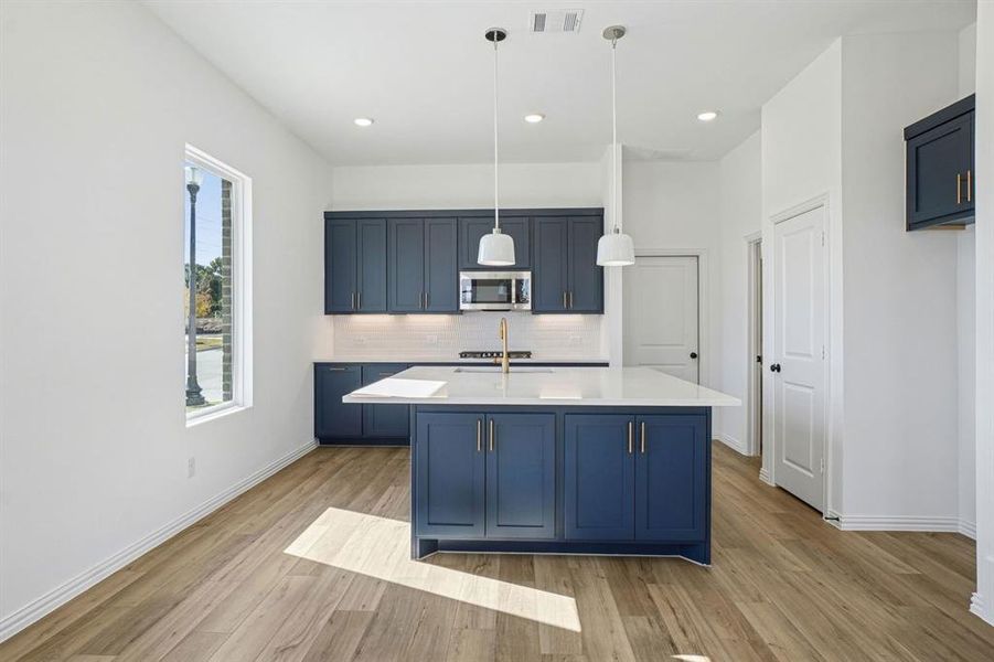 10-web-or-mls-1102 Bexar Ln-S1411-010 10-web-or-mls-1102 Bexar Ln-S1411-010