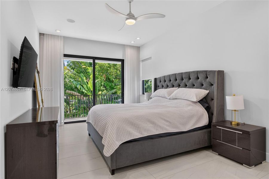 Furnished interior view inside a new home in , Fort Lauderdale (Image 12). Furnished interior view inside a new home in , Fort Lauderdale (Image 12).