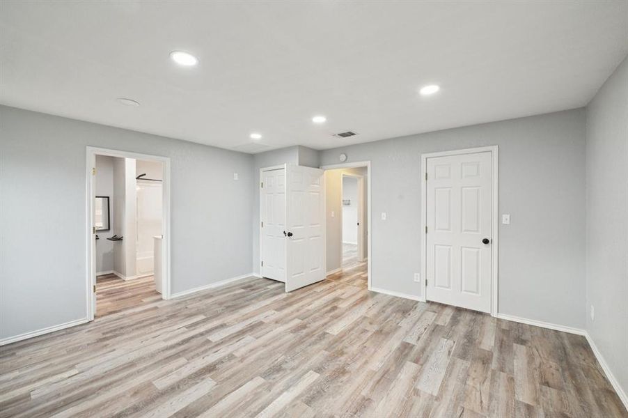 Spacious, unfurnished interior of a new home in , Weatherford (Image 17).