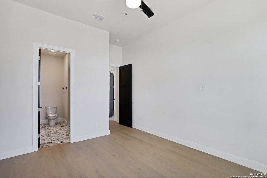 Spacious, unfurnished interior of a new home in , Bulverde (Image 16).