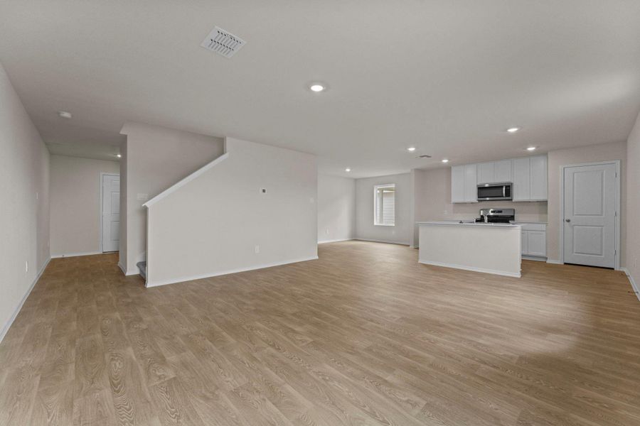 Spacious, unfurnished interior of a new home in Bollinger, Maxwell (Image 29).