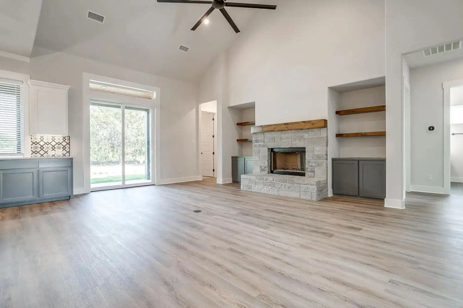 Representative unfurnished interior of a home built from the The Colin by Elmwood Custom Homes in Aledo Heights, Aledo (Image 50).