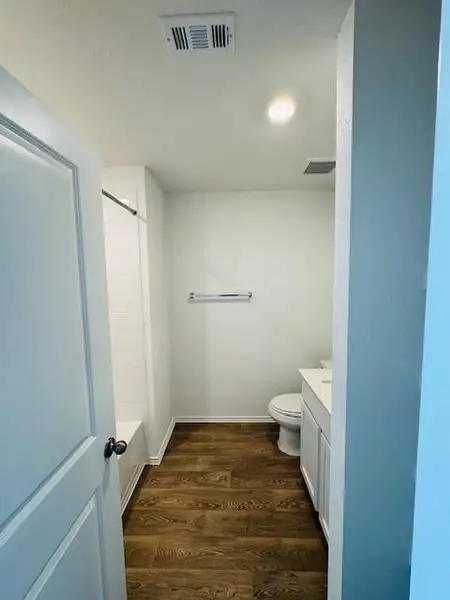 Spacious, unfurnished interior of a new home in Durango, Mustang Ridge (Image 3).