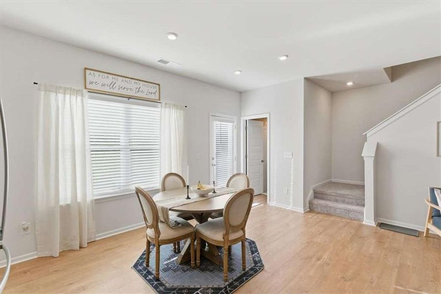 Furnished interior view inside a new home in , Jasper (Image 9).