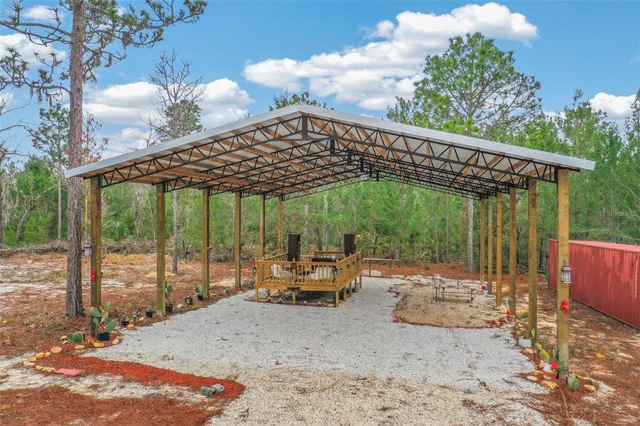 Community amenities in , Interlachen (Image 44).