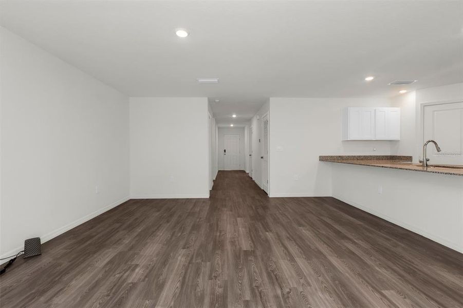 Spacious, unfurnished interior of a new home in , Port Charlotte (Image 12).