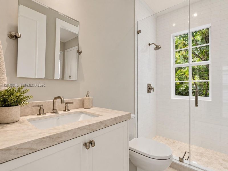 !st Floor Bathroom