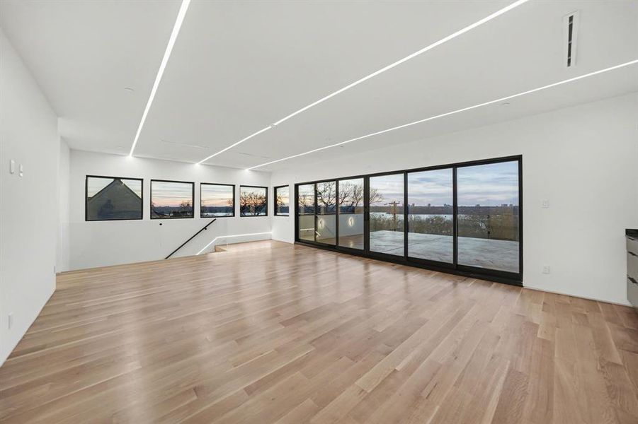 Spacious, unfurnished interior of a new home in , Dallas (Image 27).