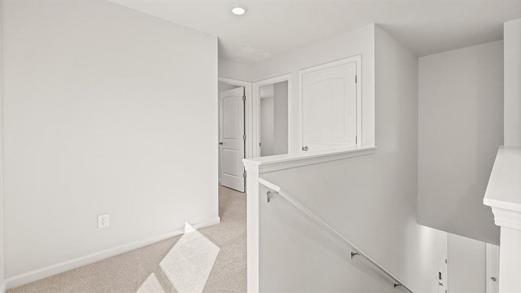 Spacious, unfurnished interior of a new home in Sherwood Manor, College Park (Image 8).