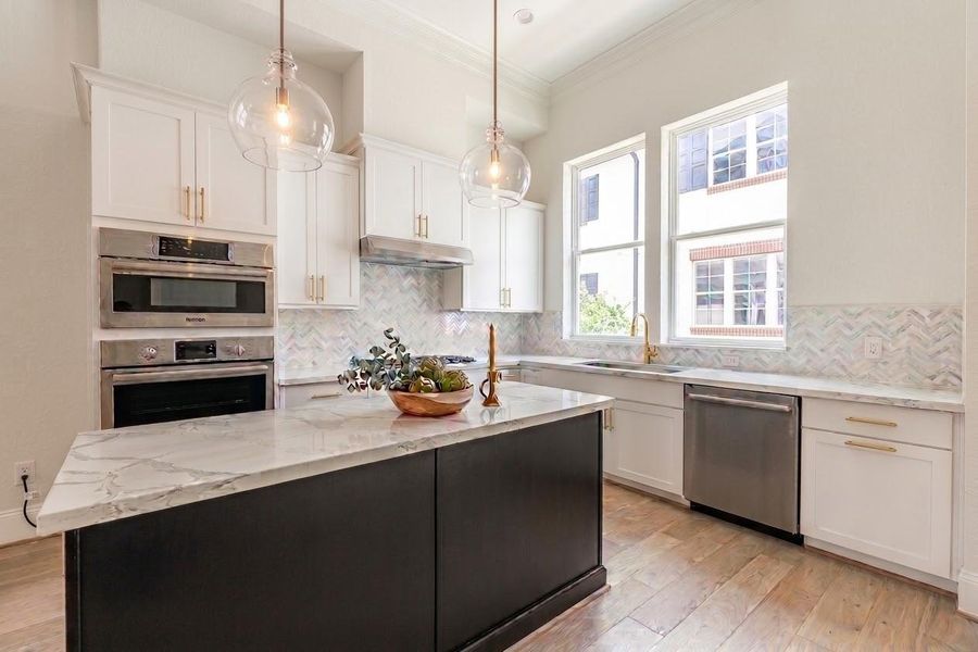bright open kitchen with SS luxe Bosch appliances and soft close furniture grade cabinets