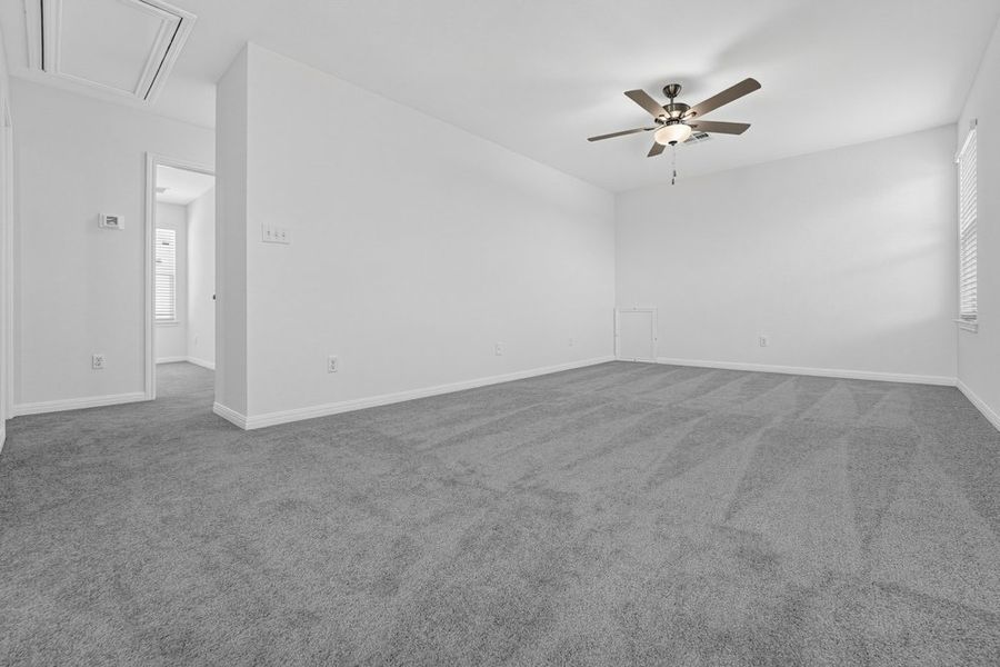 Spacious, unfurnished interior of a new home in Sunfield, Buda (Image 31).