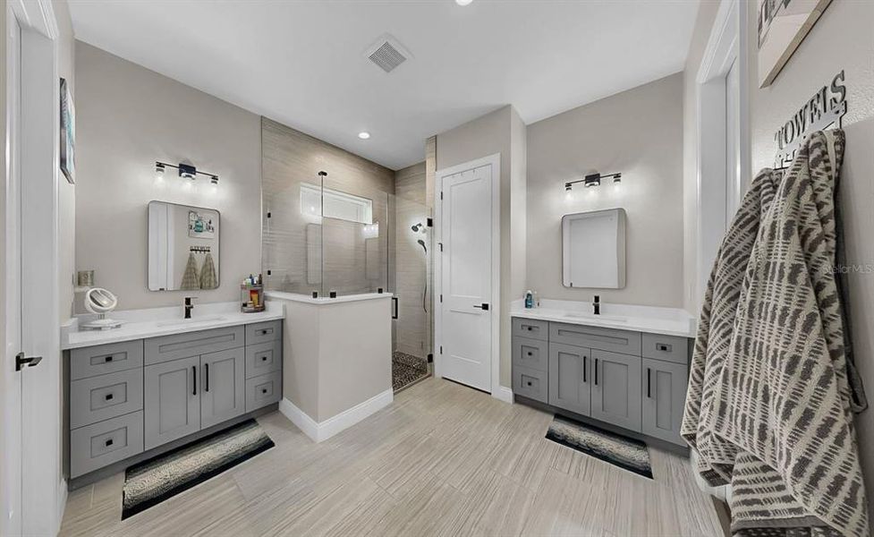 Furnished interior view inside a new home in , Apollo Beach (Image 27).