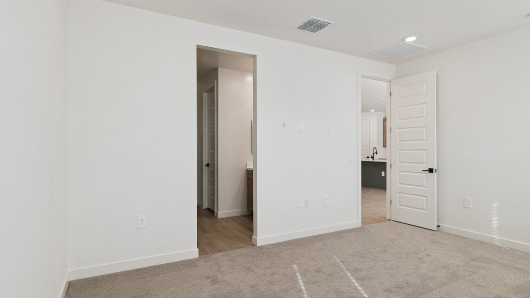 Spacious, unfurnished interior of a new home in The Ridge at Stone Butte, Phoenix (Image 20). Spacious, unfurnished interior of a new home in The Ridge at Stone Butte, Phoenix (Image 20).