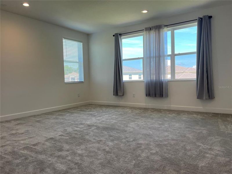 Spacious, unfurnished interior of a new home in , Wesley Chapel (Image 3).