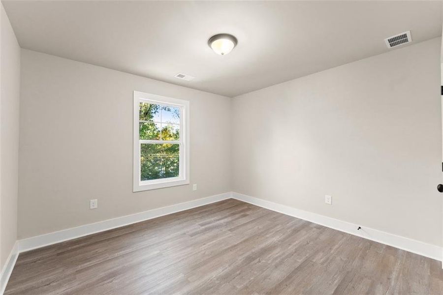 Spacious, unfurnished interior of a new home in , Gainesville (Image 11).