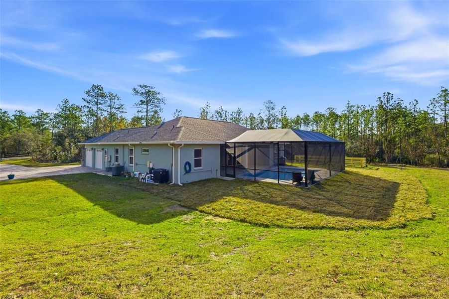 Exterior details and patio area of a home in , Beverly Hills (Image 38).