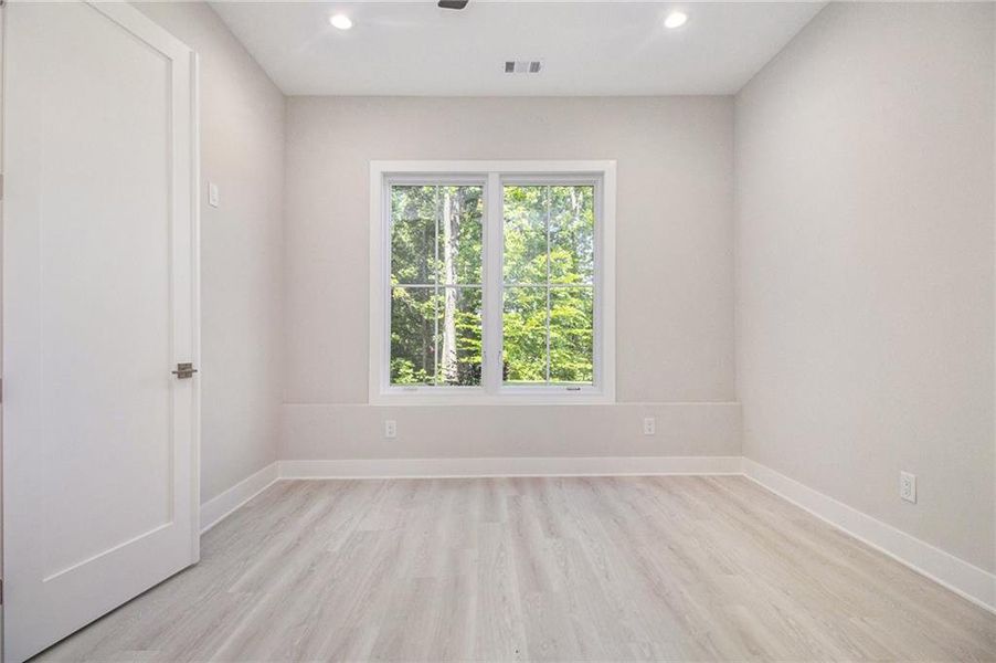 Spacious, unfurnished interior of a new home in , Alpharetta (Image 35).