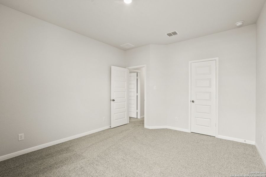 Spacious, unfurnished interior of a new home in Melissa Ranch, San Antonio (Image 12).