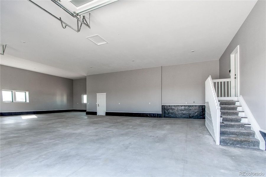 Spacious, unfurnished interior of a new home in , Strasburg (Image 36).
