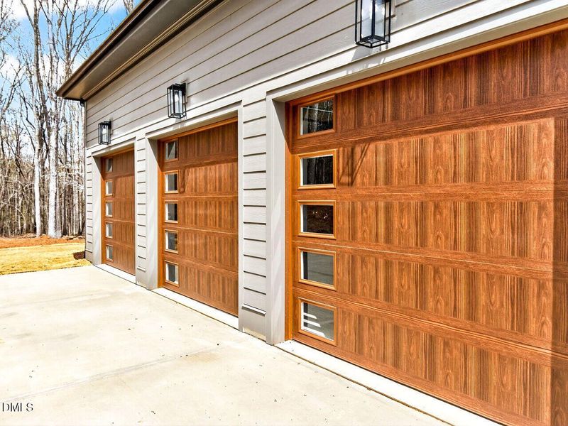 076-1280x960-garage-side