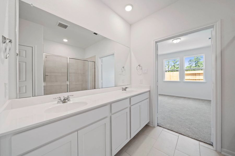 Primary bath. Note: Sample product photo. Actual exterior and interior selections may vary by homesite. Photo may be virtually staged Primary bath. Note: Sample product photo. Actual exterior and interior selections may vary by homesite. Photo may be virtually staged