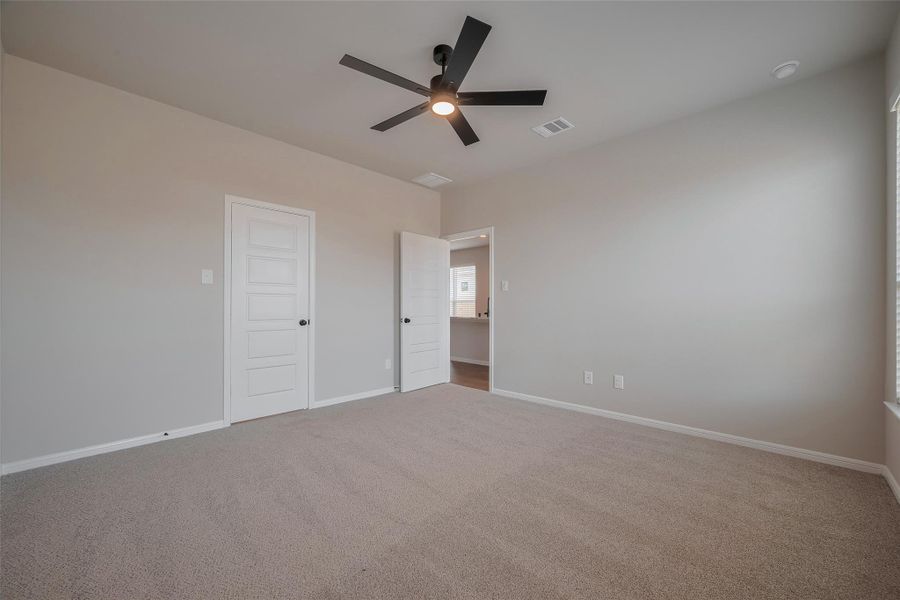 Spacious, unfurnished interior of a new home in Woodland Lakes, Huffman (Image 36).