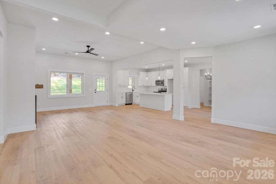 Spacious, unfurnished interior of a new home in , Dallas (Image 27). Spacious, unfurnished interior of a new home in , Dallas (Image 27).