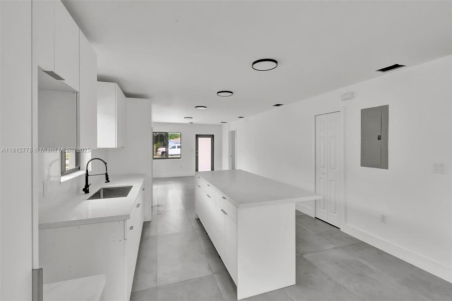 Spacious, unfurnished interior of a new home in , Miami Gardens (Image 20).