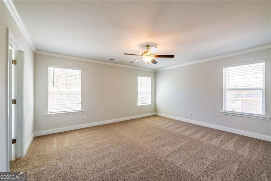 Spacious, unfurnished interior of a new home in Carson's Walk, Macon (Image 18).