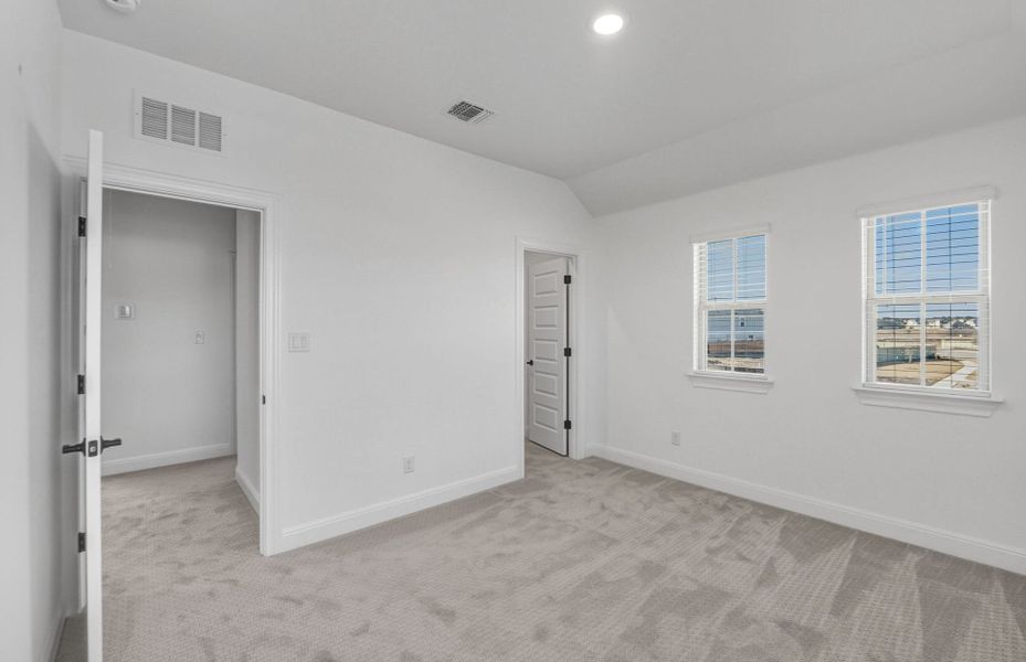 Spacious, unfurnished interior of a new home in Santa Rita Ranch, Liberty Hill (Image 36).