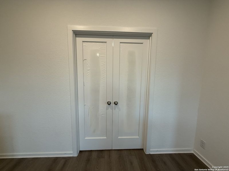 Spacious, unfurnished interior of a new home in Meadows at Hennersby Hollow 40's, San Antonio (Image 11). Spacious, unfurnished interior of a new home in Meadows at Hennersby Hollow 40's, San Antonio (Image 11).