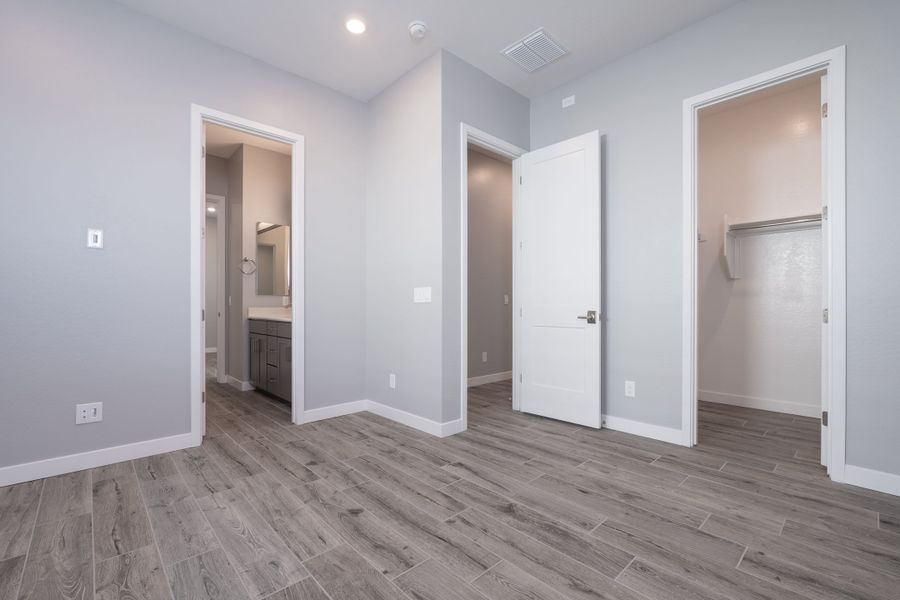 Spacious, unfurnished interior of a new home in Whispering Hills, Laveen (Image 17).