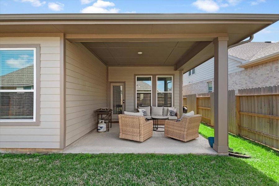 Exterior details and patio area of a home in The Grand Prairie 40’, Hockley (Image 30).