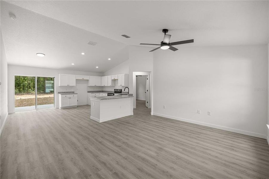 Spacious, unfurnished interior of a new home in , Dunnellon (Image 10).