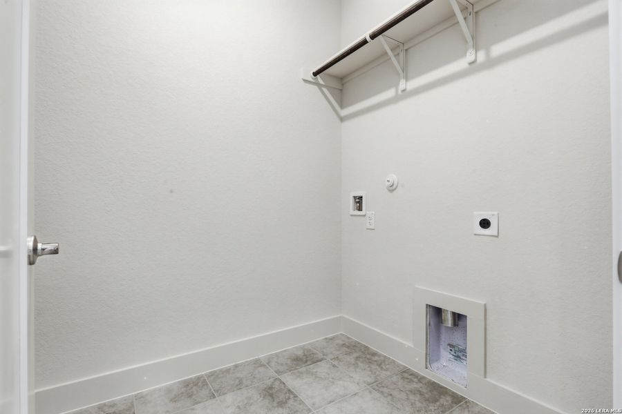 Spacious, unfurnished interior of a new home in Ladera - 50s, San Antonio (Image 36). Spacious, unfurnished interior of a new home in Ladera - 50s, San Antonio (Image 36).